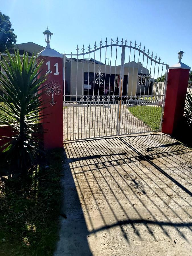 Red Pillars Hotell Port Elizabeth Eksteriør bilde